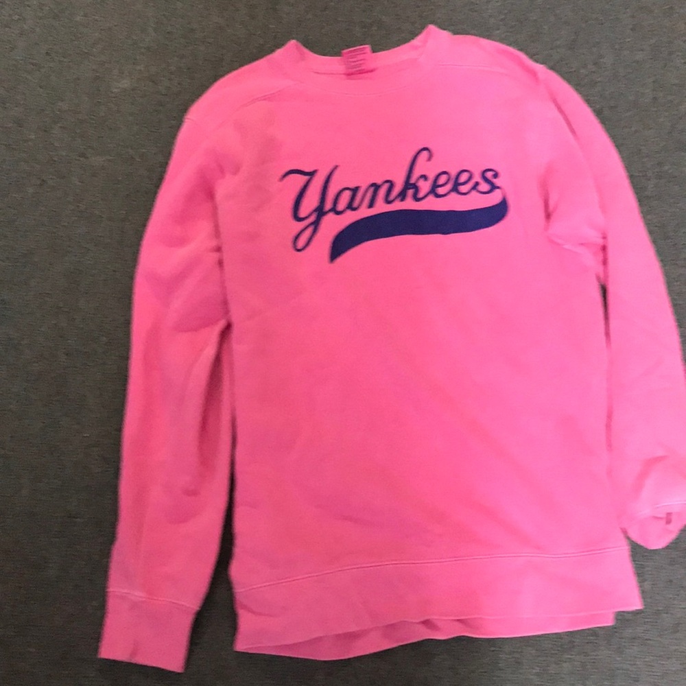 Pink Yankees sweatshirt